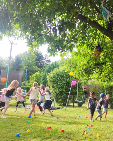 animacje na urodzinach, zabawa w ogrodzie