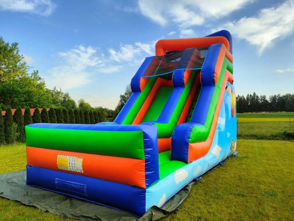 Dmuchaniec Kuferek na imprezie plenerowej