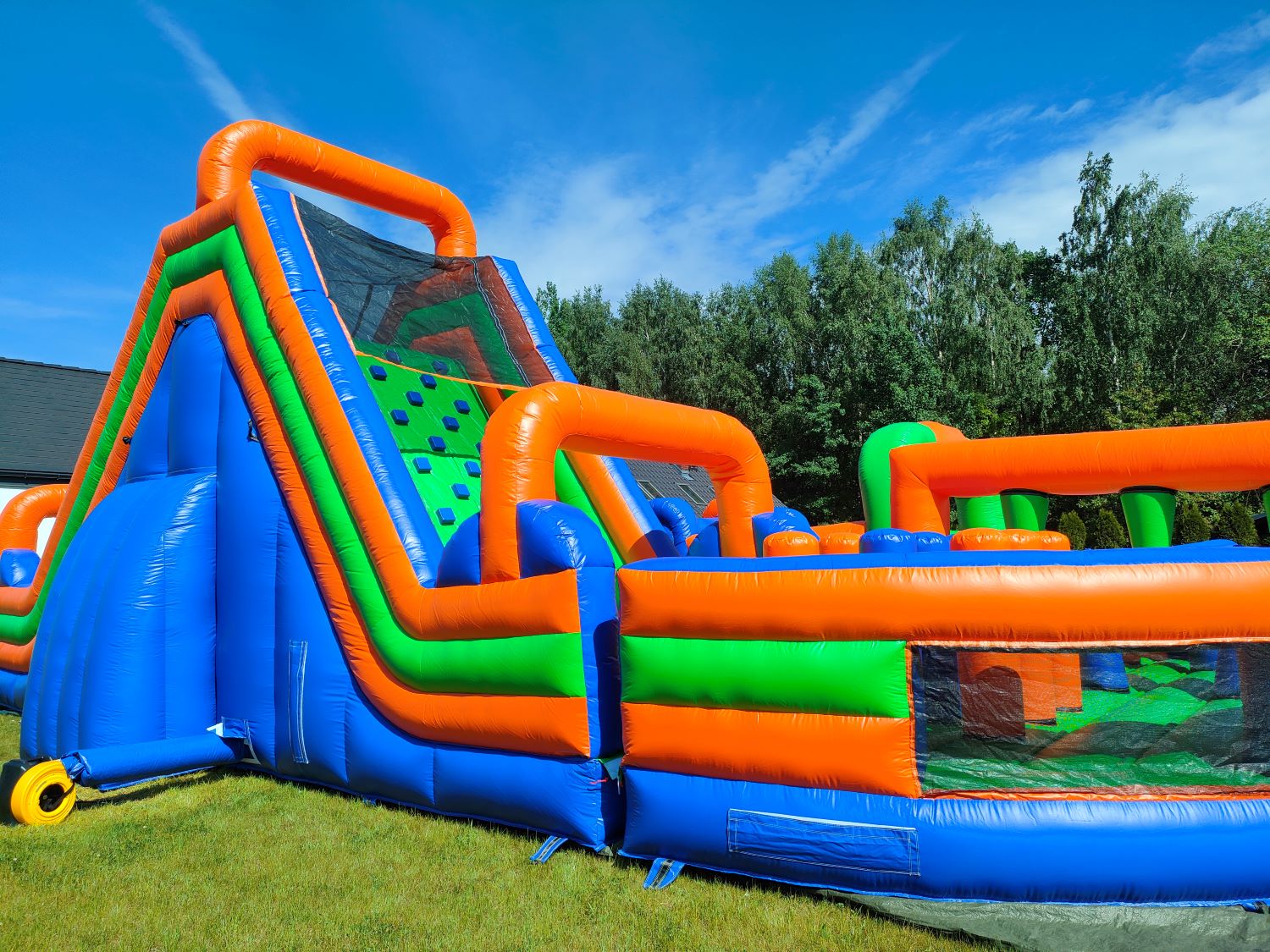 Ninja run z dużą zjeżdżalnią