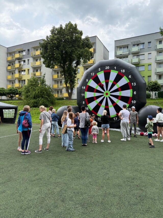 Dmuchana gra Dart na imprezie plenerowej